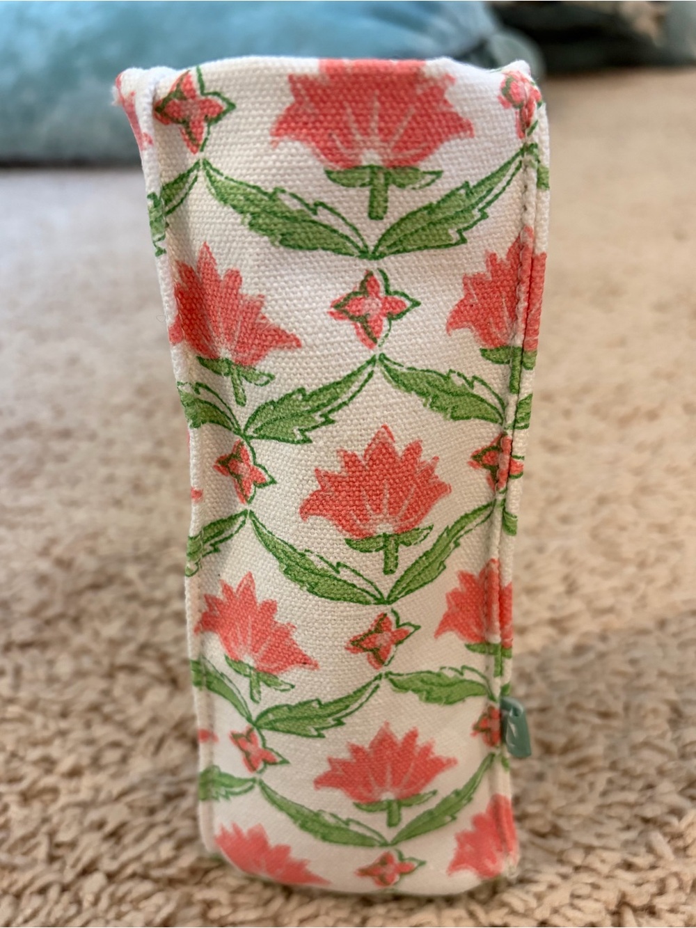 Two’s Company block-print glasses holder, pink floral, vertical/upright
